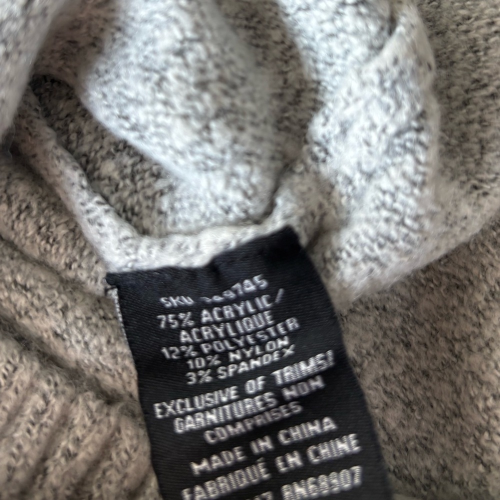Le Château NWT Heathered Grey Turtleneck Sweater Size M - Picture 6 of 9
